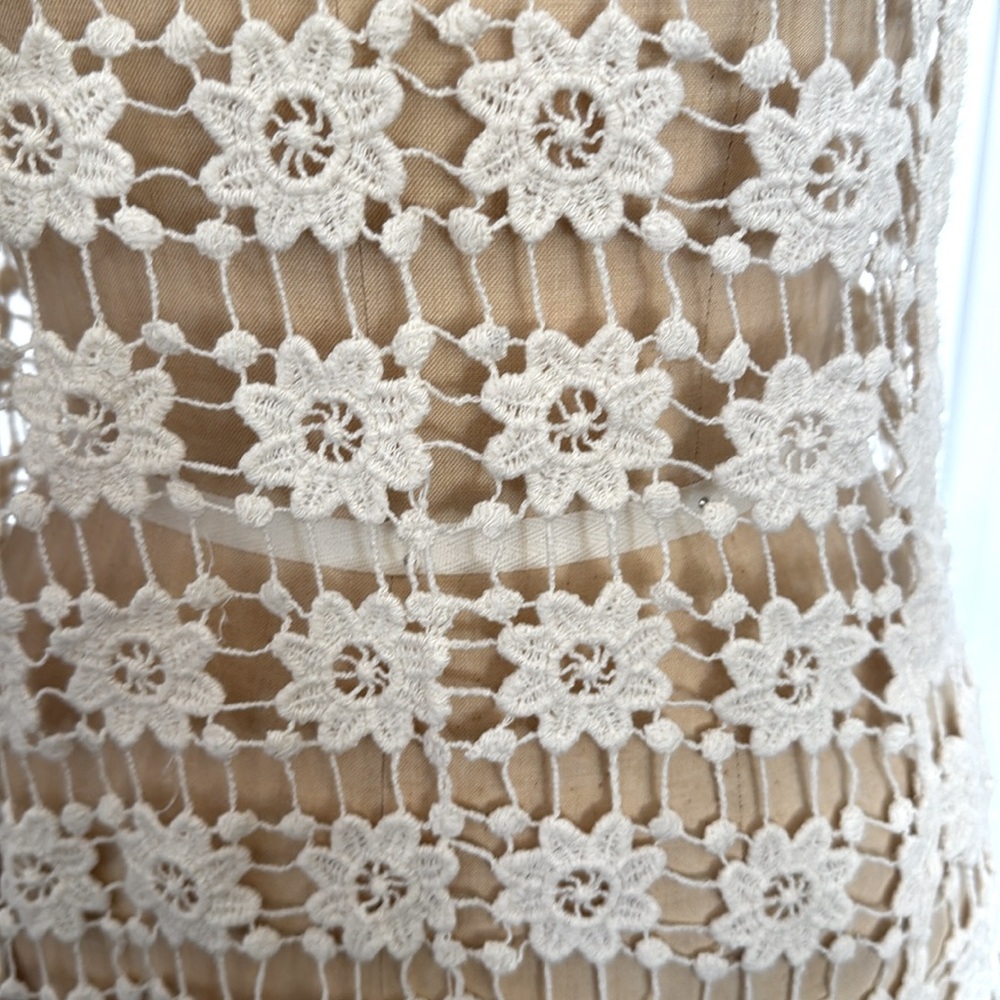 Crochet Floral Lace Tank Top in Cream - Picture 5 of 9